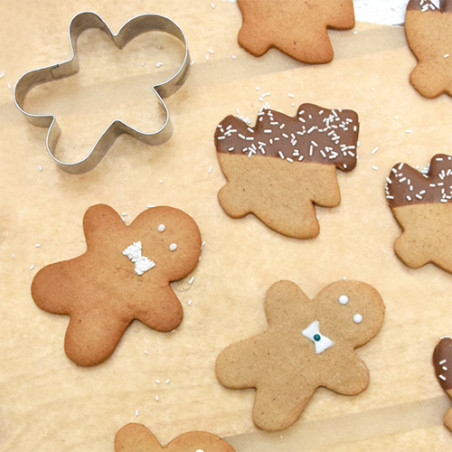 Préparation biscuits aux épices de Noël